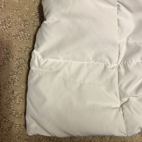 Gap White Puffy Vest - Picture 9 of 9